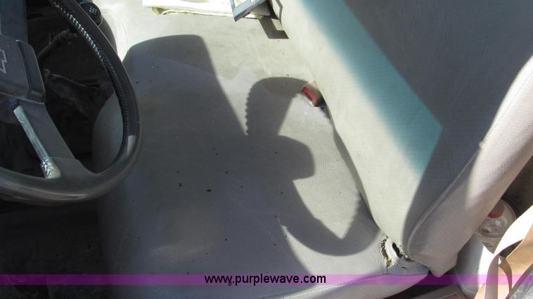 image for item G2344 1991 Chevrolet Kodiak truck cab and chassis