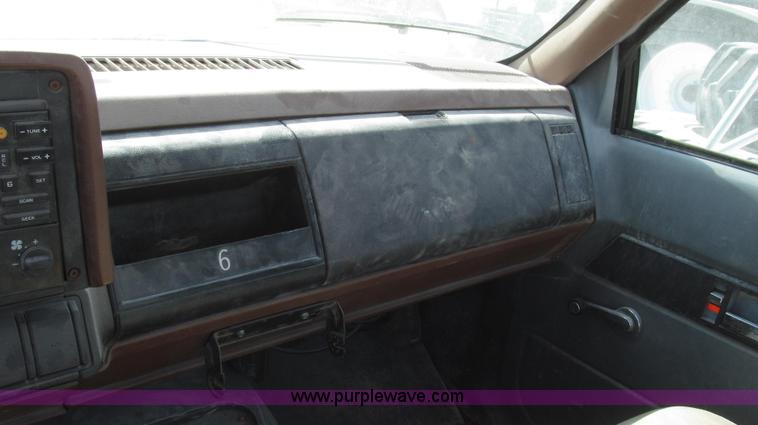 image for item G2344 1991 Chevrolet Kodiak truck cab and chassis