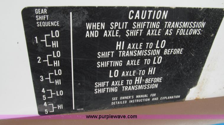 image for item G2344 1991 Chevrolet Kodiak truck cab and chassis