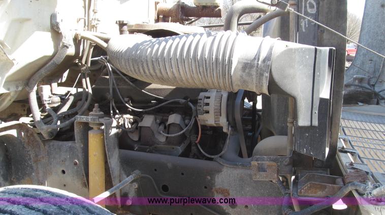 image for item G2344 1991 Chevrolet Kodiak truck cab and chassis