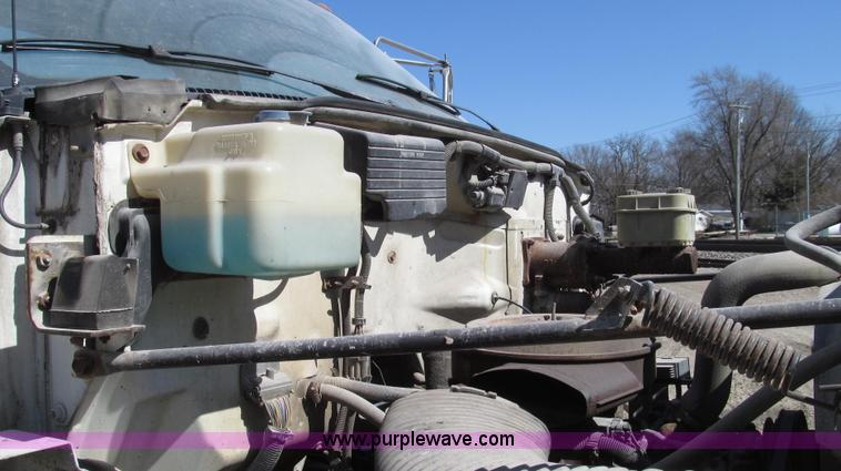 image for item G2344 1991 Chevrolet Kodiak truck cab and chassis