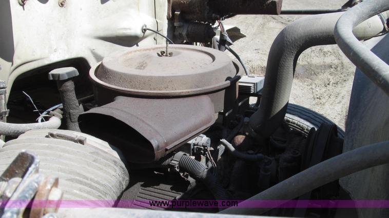 image for item G2344 1991 Chevrolet Kodiak truck cab and chassis