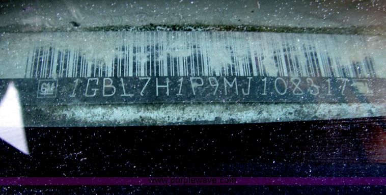 image for item G2344 1991 Chevrolet Kodiak truck cab and chassis