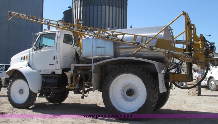 image for item G2345 2002 Sterling L8500 liquid applicator