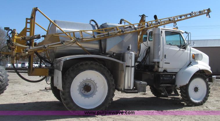 image for item G2345 2002 Sterling L8500 liquid applicator