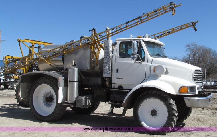 image for item G2345 2002 Sterling L8500 liquid applicator