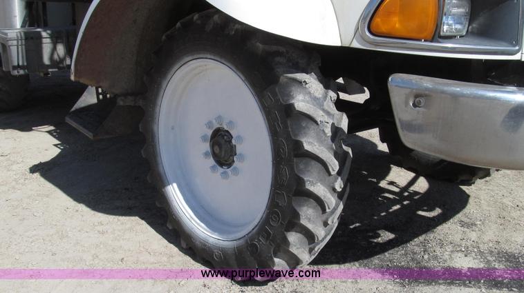 image for item G2345 2002 Sterling L8500 liquid applicator