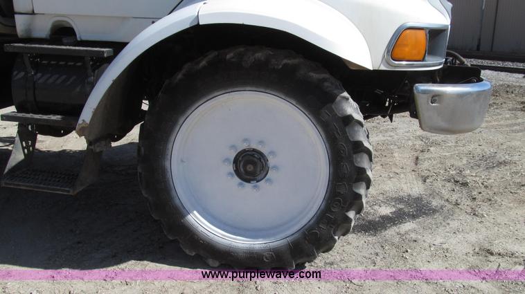 image for item G2345 2002 Sterling L8500 liquid applicator