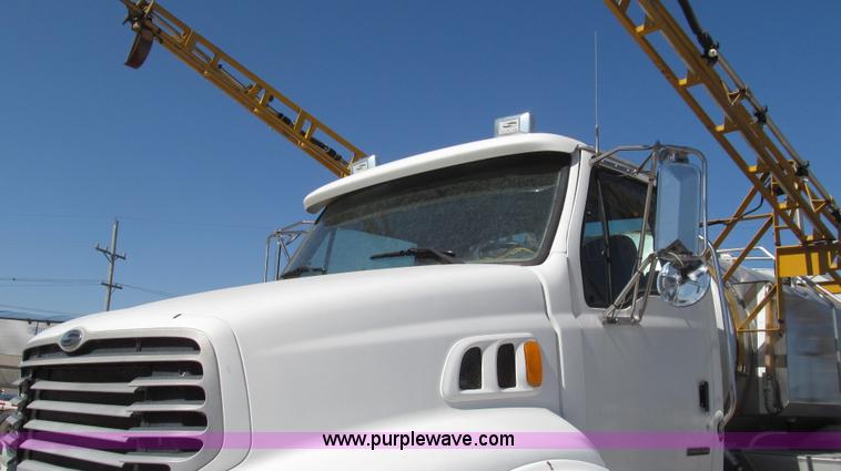 image for item G2345 2002 Sterling L8500 liquid applicator