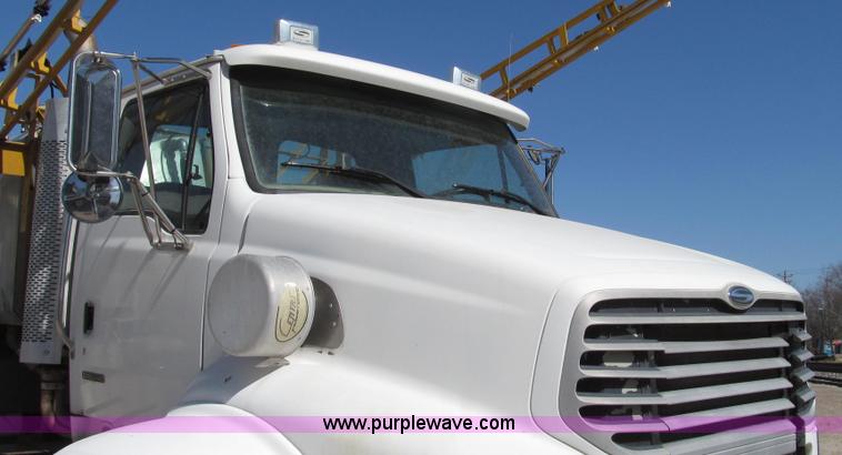 image for item G2345 2002 Sterling L8500 liquid applicator