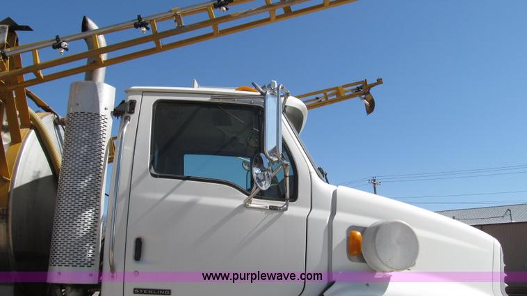 image for item G2345 2002 Sterling L8500 liquid applicator