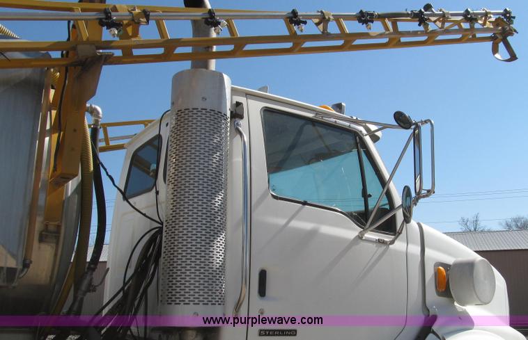 image for item G2345 2002 Sterling L8500 liquid applicator