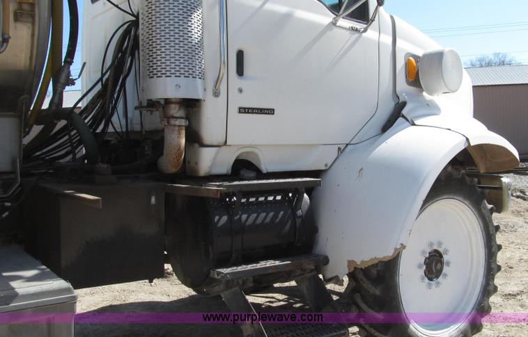 image for item G2345 2002 Sterling L8500 liquid applicator