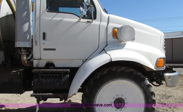 image for item G2345 2002 Sterling L8500 liquid applicator