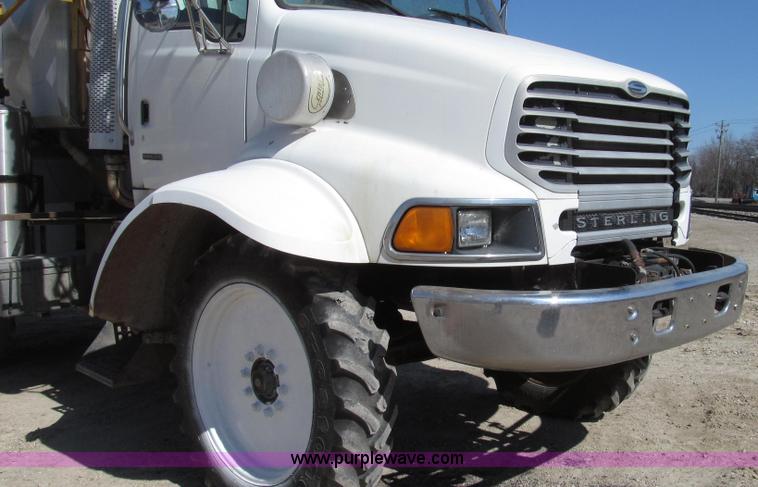 image for item G2345 2002 Sterling L8500 liquid applicator