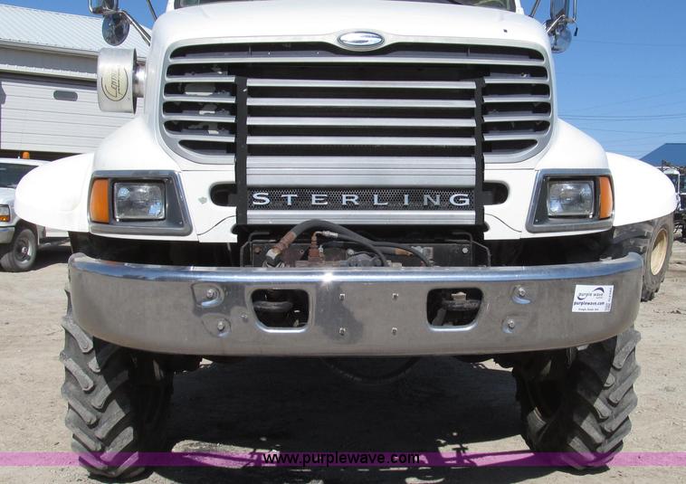 image for item G2345 2002 Sterling L8500 liquid applicator