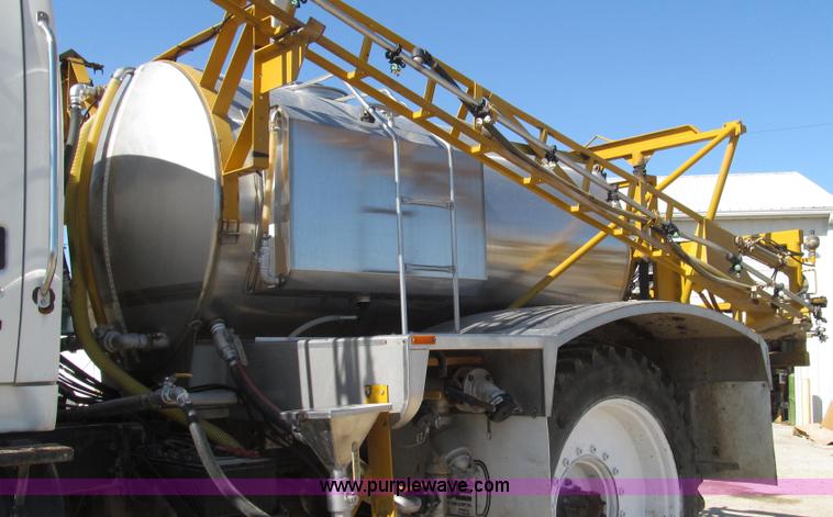 image for item G2345 2002 Sterling L8500 liquid applicator