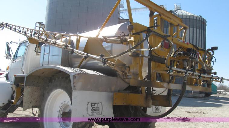 image for item G2345 2002 Sterling L8500 liquid applicator