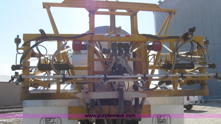 image for item G2345 2002 Sterling L8500 liquid applicator