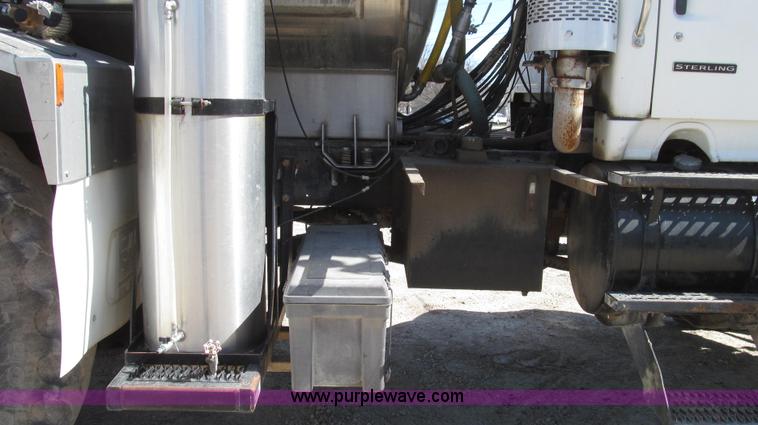 image for item G2345 2002 Sterling L8500 liquid applicator