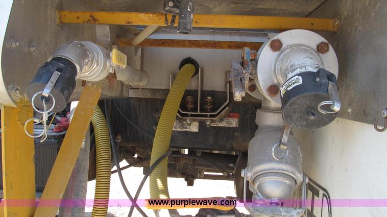 image for item G2345 2002 Sterling L8500 liquid applicator