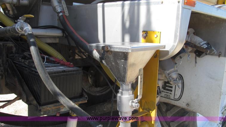 image for item G2345 2002 Sterling L8500 liquid applicator