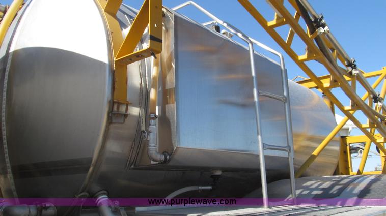 image for item G2345 2002 Sterling L8500 liquid applicator