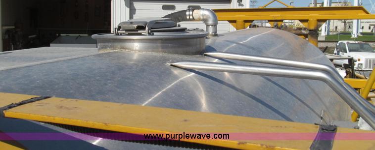 image for item G2345 2002 Sterling L8500 liquid applicator