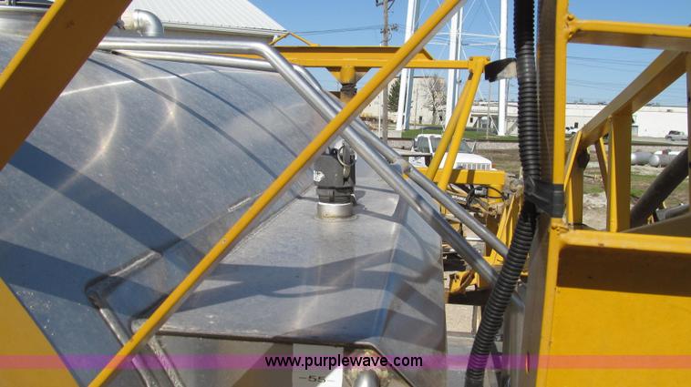 image for item G2345 2002 Sterling L8500 liquid applicator