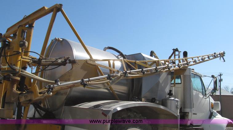 image for item G2345 2002 Sterling L8500 liquid applicator