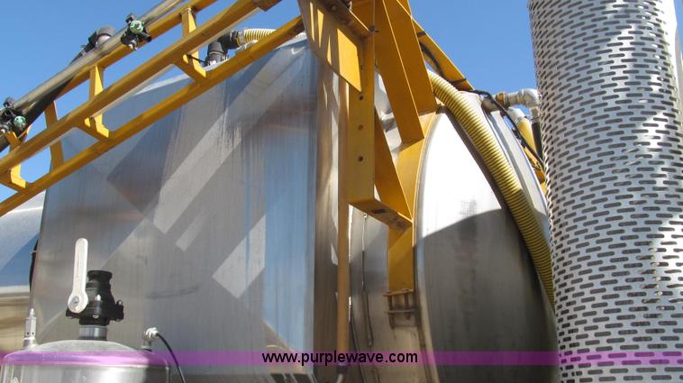 image for item G2345 2002 Sterling L8500 liquid applicator