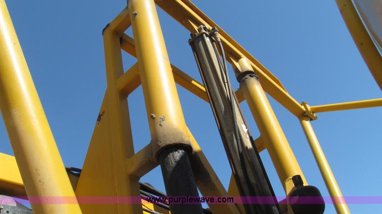 image for item G2345 2002 Sterling L8500 liquid applicator