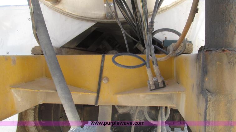 image for item G2345 2002 Sterling L8500 liquid applicator