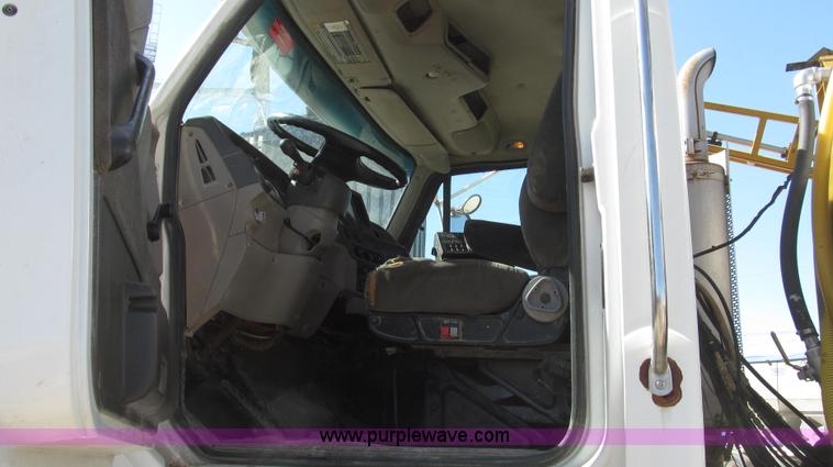 image for item G2345 2002 Sterling L8500 liquid applicator