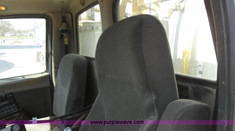 image for item G2345 2002 Sterling L8500 liquid applicator