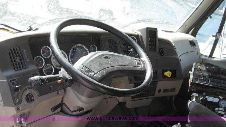 image for item G2345 2002 Sterling L8500 liquid applicator