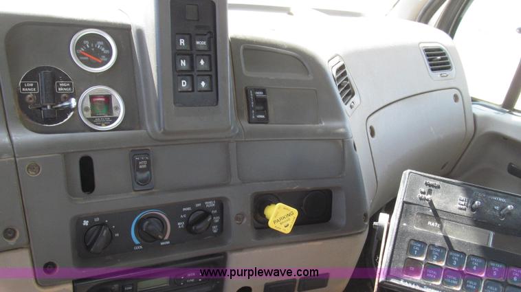 image for item G2345 2002 Sterling L8500 liquid applicator