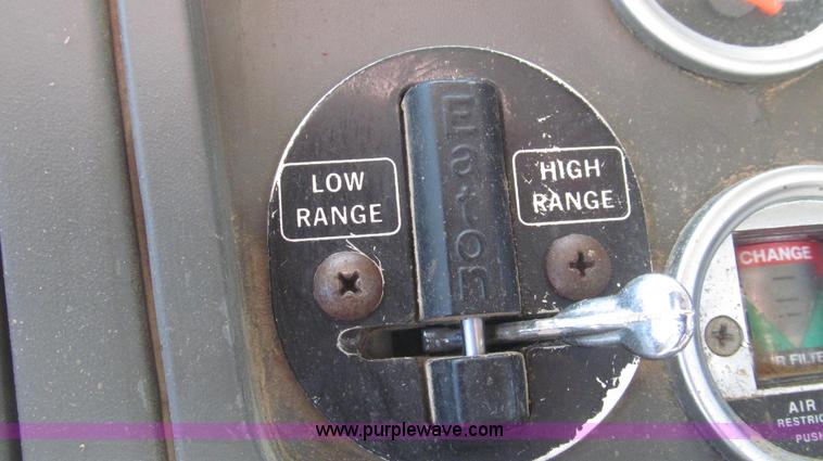 image for item G2345 2002 Sterling L8500 liquid applicator