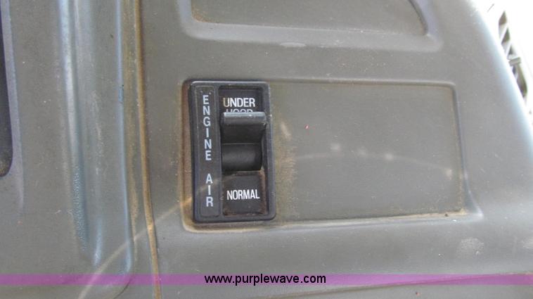 image for item G2345 2002 Sterling L8500 liquid applicator