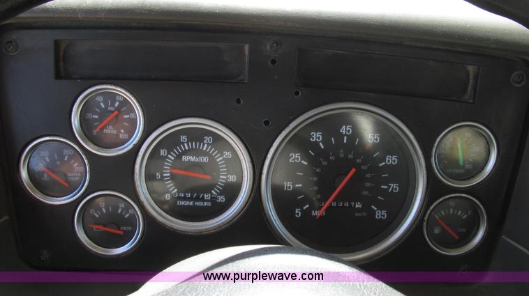 image for item G2345 2002 Sterling L8500 liquid applicator