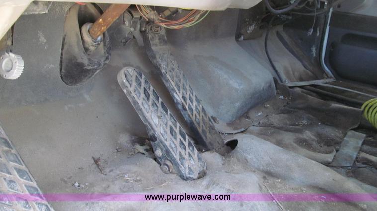 image for item G2345 2002 Sterling L8500 liquid applicator