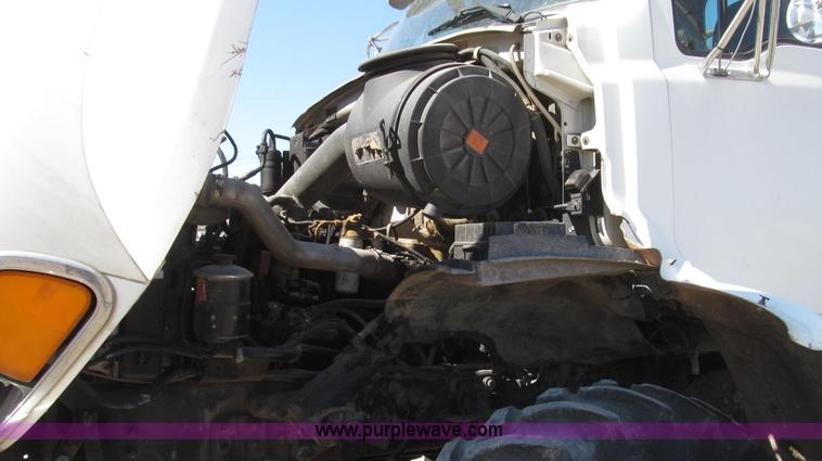 image for item G2345 2002 Sterling L8500 liquid applicator