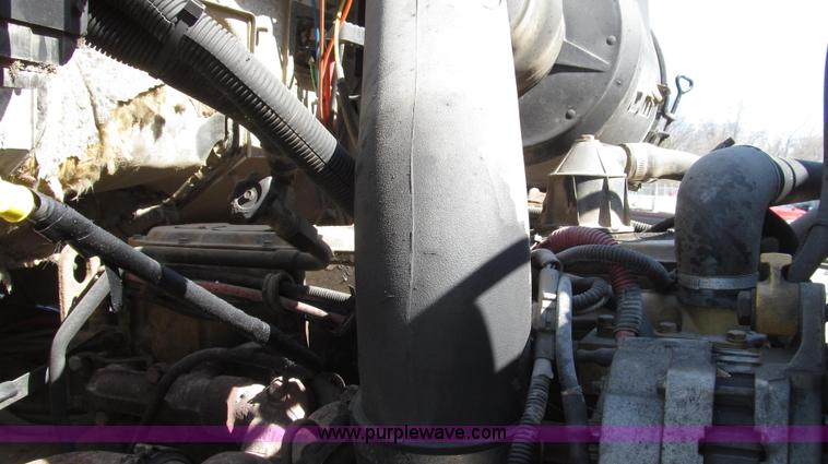 image for item G2345 2002 Sterling L8500 liquid applicator