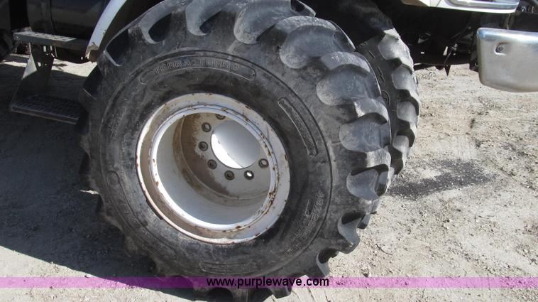 image for item G2345 2002 Sterling L8500 liquid applicator