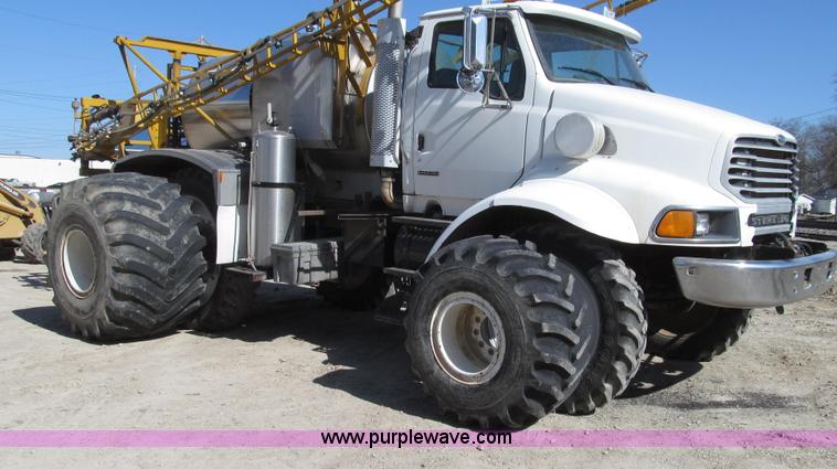 image for item G2345 2002 Sterling L8500 liquid applicator