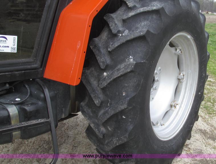 image for item G2353 1994 AGCO Allis 6680 tractor