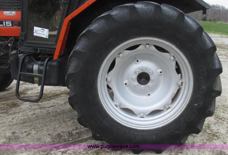 image for item G2353 1994 AGCO Allis 6680 tractor