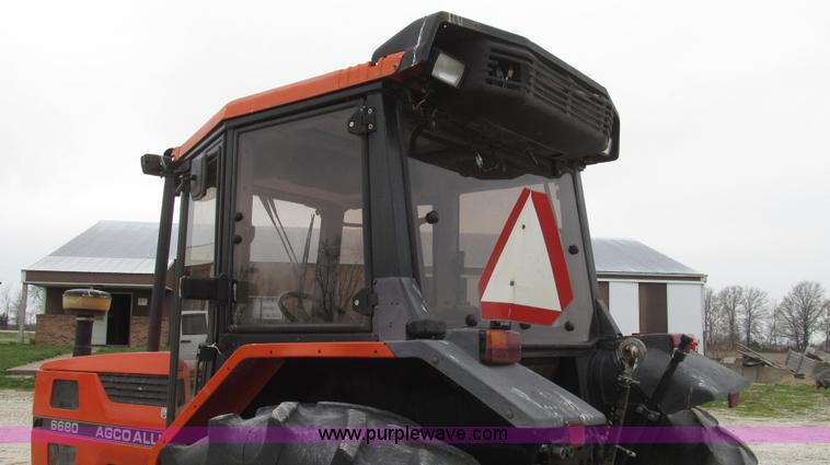 image for item G2353 1994 AGCO Allis 6680 tractor