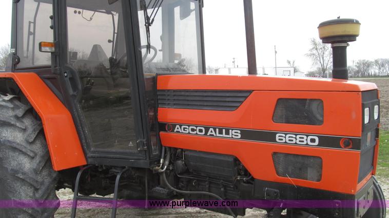 image for item G2353 1994 AGCO Allis 6680 tractor