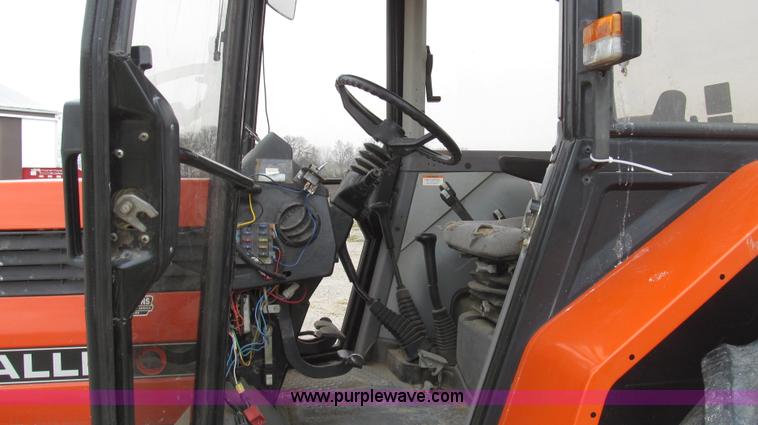 image for item G2353 1994 AGCO Allis 6680 tractor